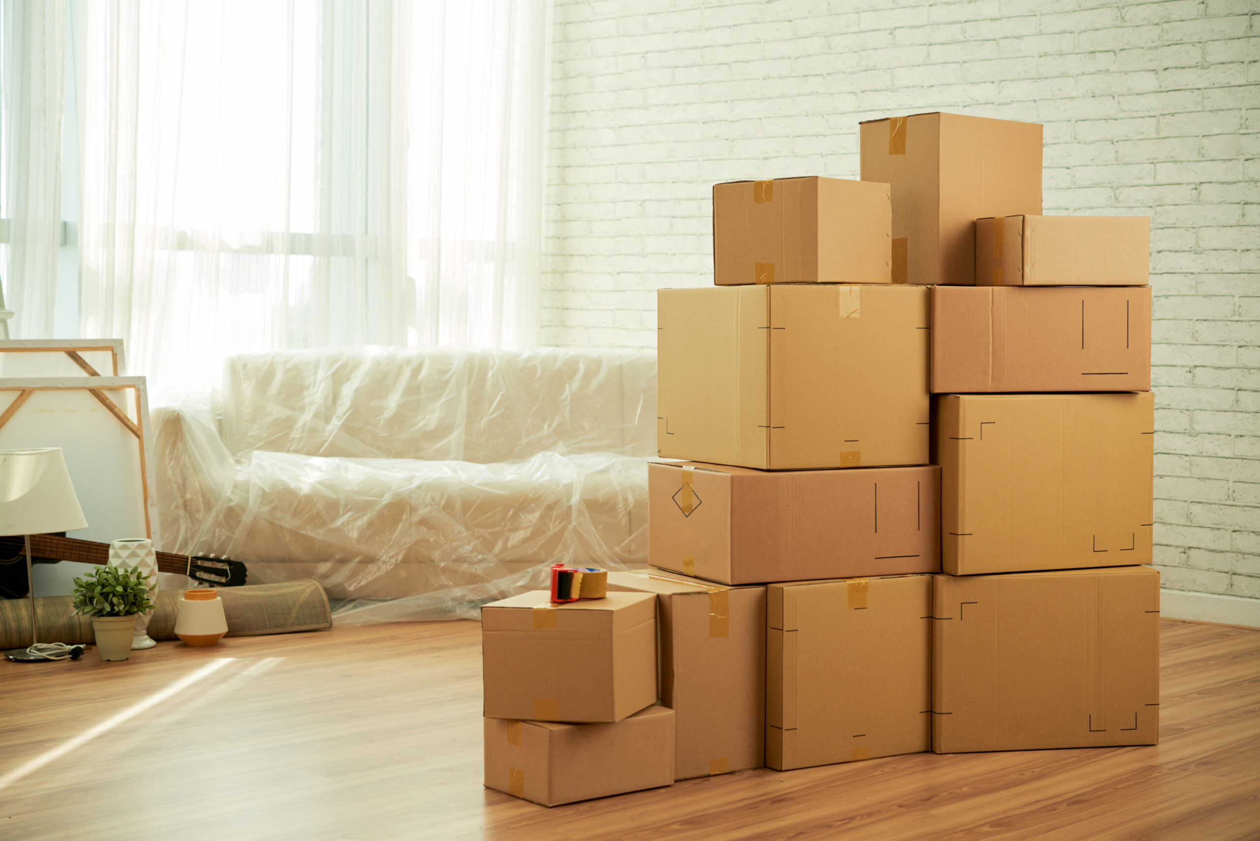 Boxes movers Dubai delivering packed boxes safely during relocation